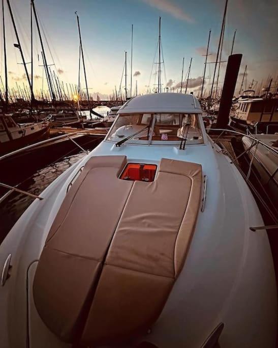 Nuit, A Quai Hotel La Rochelle  Bagian luar foto
